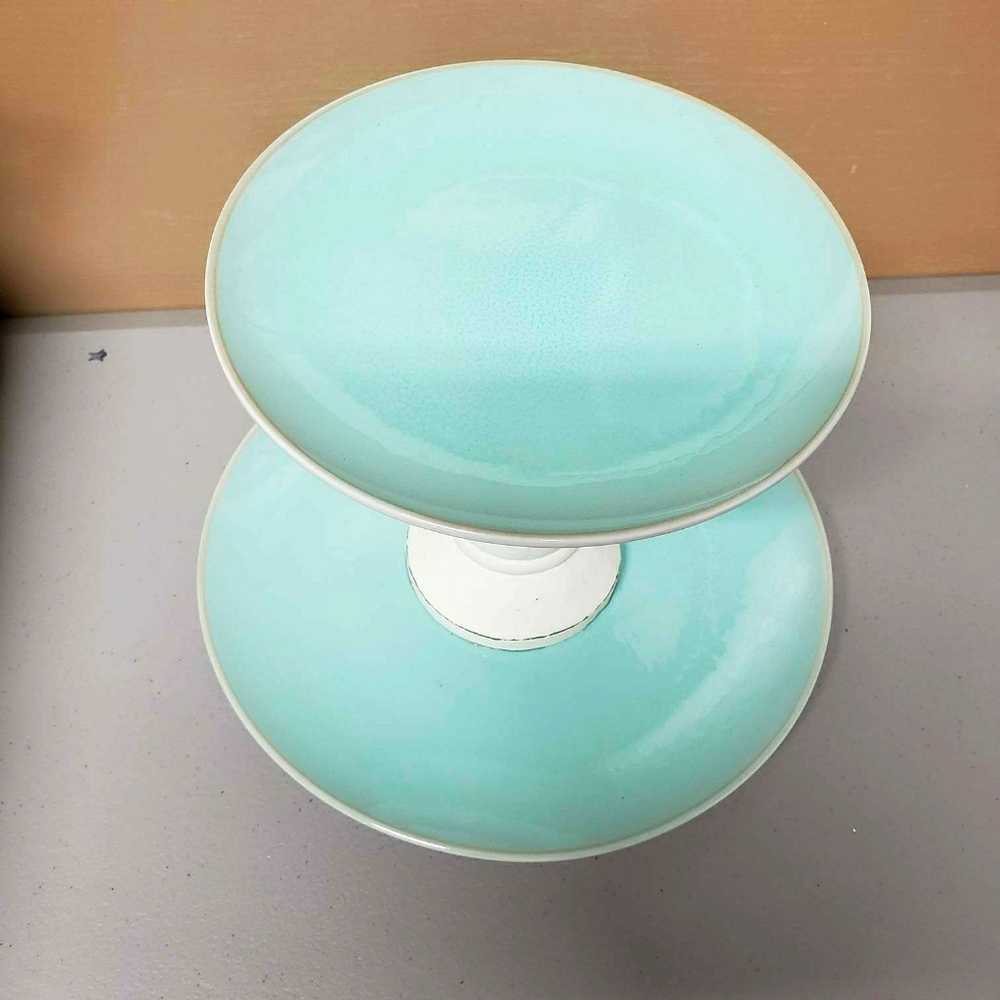 Tier trays